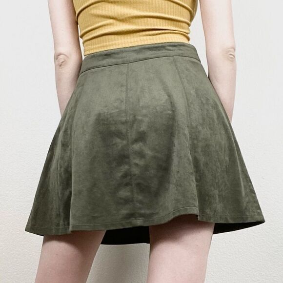 Forever 21 Army Green Faux Suede Button Up Mini Skirt - Picture 2 of 6